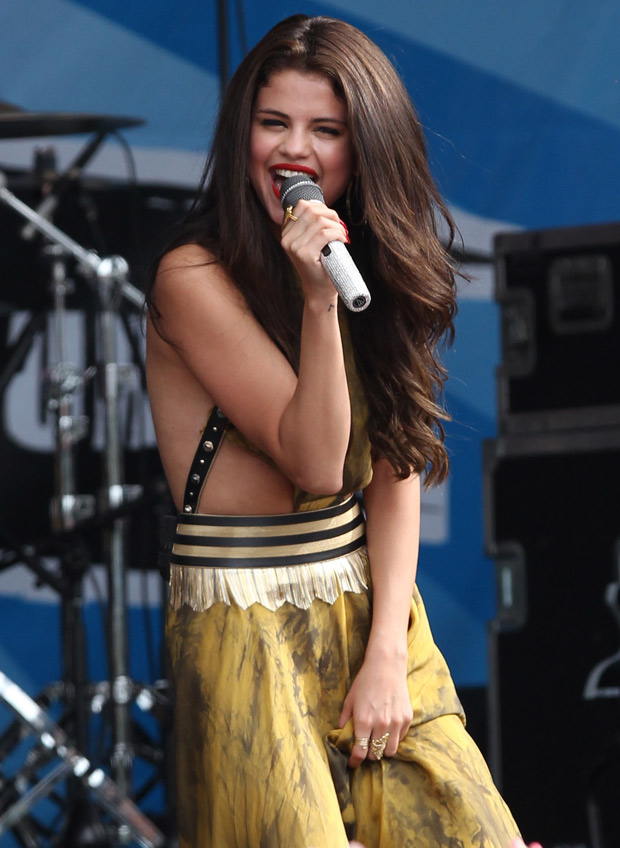 Selena Gomez sans culotte en plein concert