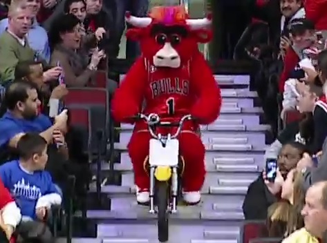 Compilation de la mascotte de Bulls : Benny the Bull