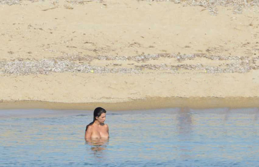 Penelope Cruz topless en Corse