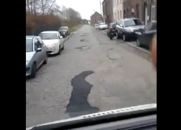 Un belge se moque de l’état des routes