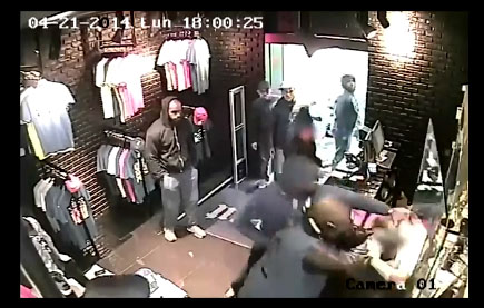 Vidéo de l’attaque de Rohff et sa bande dans le magasin de Booba