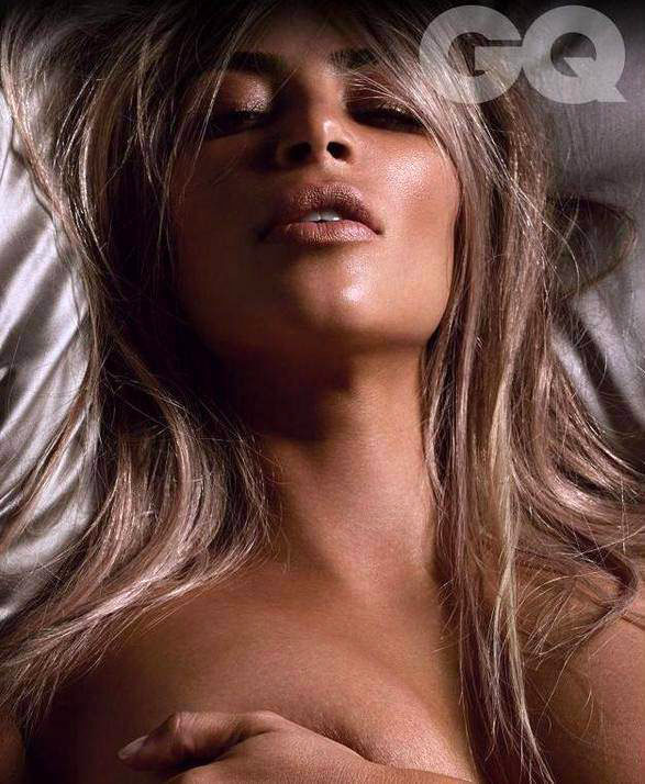Kim Kardashian pose nue pour le magazine GQ