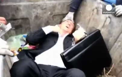 Un député ukrainien jeté dans une poubelle