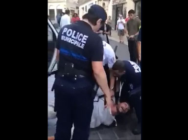 La police de Montpellier arrête une personne qui résiste