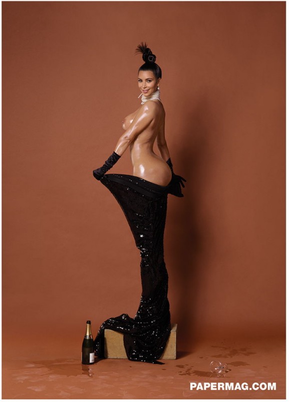 Kim Kardashian pose nue pour Paper Magazine