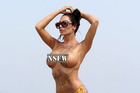 Soraja Vucelic très naturelle et topless à la plage