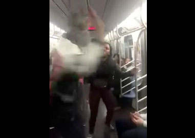 Dans le métro, une fille qui insultait se prend une giffle