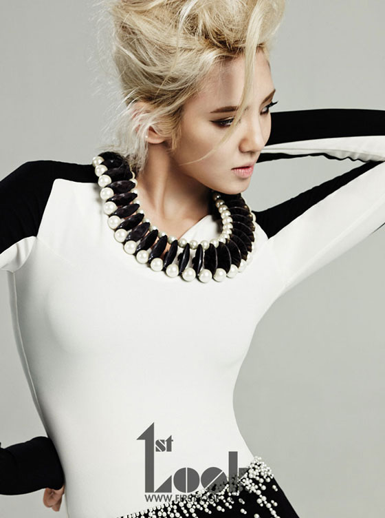 HyoHyeon en blonde pour le magazine 1st look