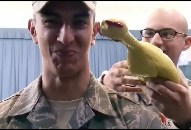 Le test terrible du poulet pour la garde d’honneur de l’Air Force