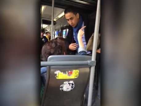 Une raciste s’exprime dans un bus bruxellois