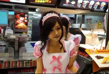 Des maids servent dans un McDonald’s de Taïwan
