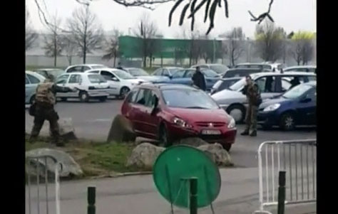 Des militaires tirent sur une voiture qui a foncé sur eux à Valence