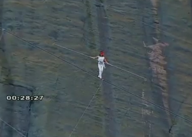 Un funambule chinois tombe dans le vide à 200m d’altitude