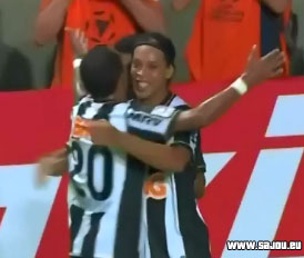 Le but de Ronaldinho, Atletico Mineiro vs Arsenal S.