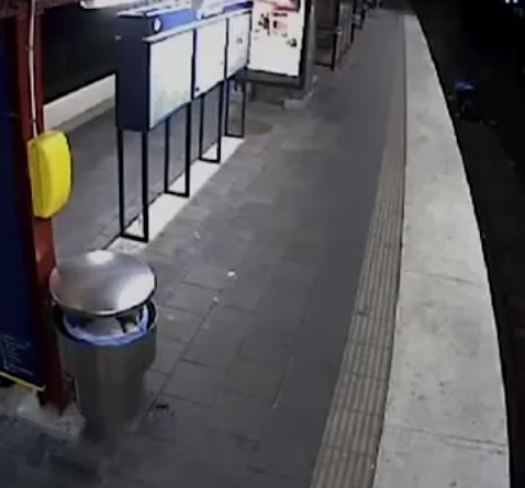 Vidéo d’un homme ivre volé sur les rails qui choque la Suède