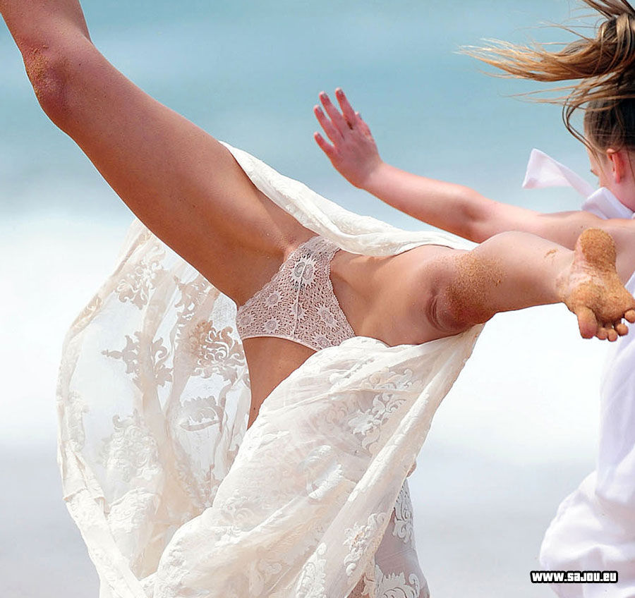 Oops, la culotte de Miranda Kerr à la plage