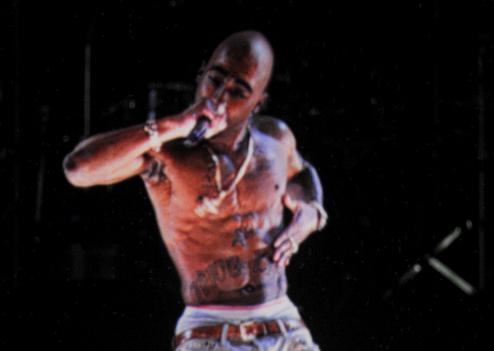 Tupac n’est pas mort, il est en hologramme à Coachella