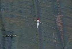 Un funambule chinois tombe dans le vide à 200m d'altitude