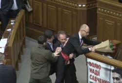 Un député provoque une bagarre au parlement ukrainien