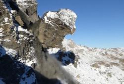 Un morceau de paroi montagneuse se détache en Suisse