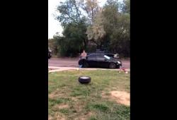 Ils font exploser un airbag avec un pneu dessus et paf !
