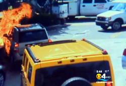 Une femme crash sa voiture dans une pompe à essence