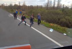 Un routier hongrois fonce sur des migrants à Calais