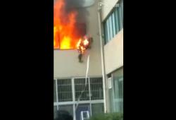 Un pompier obligé de se jeter d'une fenêtre pour ne pas brûler