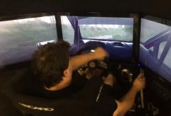 Will Orders réalise un très bon temps sur un simulateur de DiRT Rallye